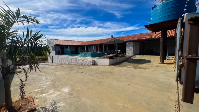 Imagem Oportunidade imperdível: Chácara à venda em Araçoiaba da Serra-SP, no bairro Cercado, com 7 quartos, 4 suítes e 500m² de área!