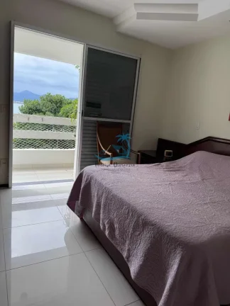Imagem Apartamento com 3 dormitórios a venda a poucos metros do mar na praia da Toninhas em Ubatuba.