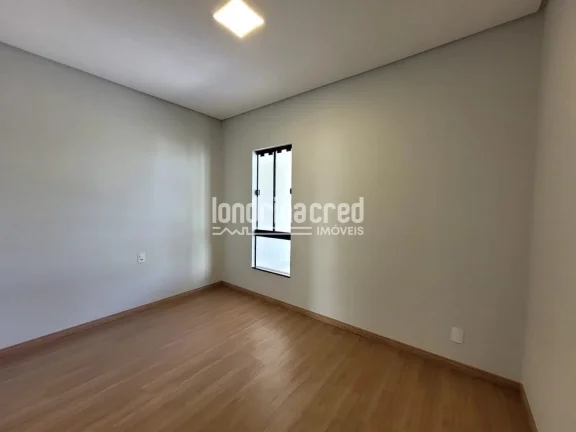 Imagem Excelente casa no Condomínio Heimtal Park com 3 dormitórios (1 suíte), sala e cozinha integradas, 2 banheiros e 1 vaga em terreno de 150m².