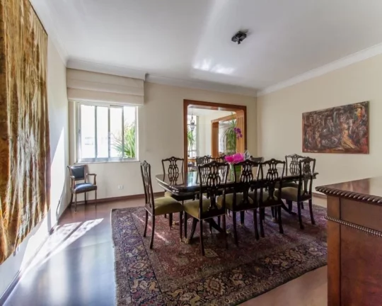 Imagem Higienópolis apartamento à venda em Prédio Vintage com 4 suítes e 2 vagas, 530m²