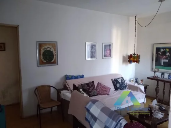 Imagem Sobrado com 4 dormitórios, 2 salas, 3 vagas de garagem com ótima localização.