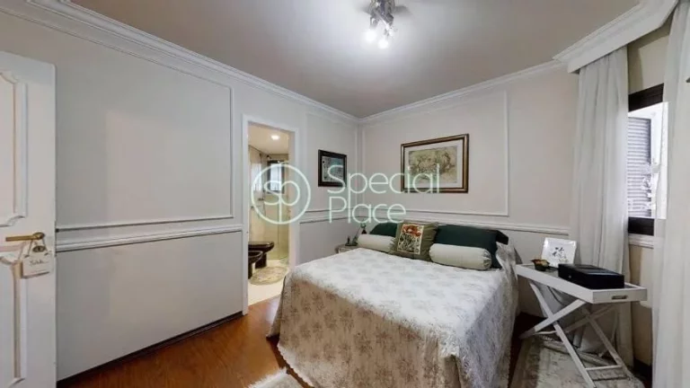 Imagem Ótimo apartamento à venda no Campo Belo - Área: 273m² - Living amplo para vários ambientes, com...