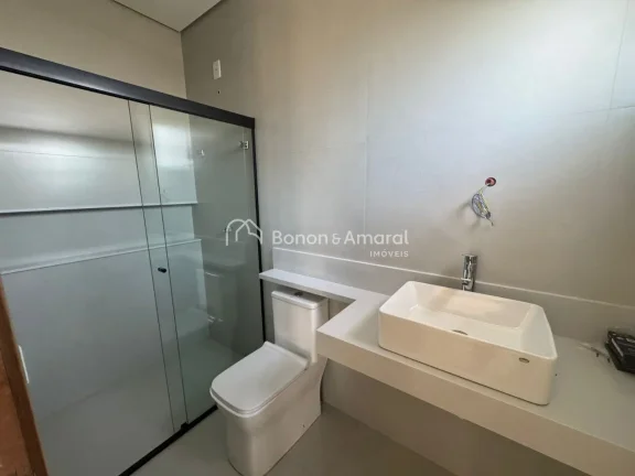 Imagem Localizada no condomínio La Dolce Vita, esta impressionante casa nova de alto padrão oferece o má...