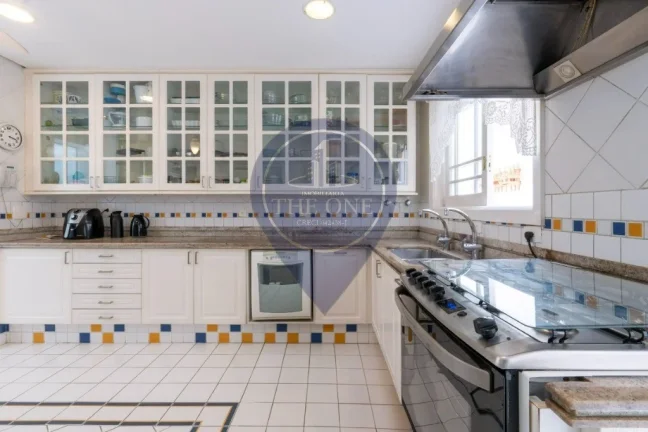 Imagem Imóvel de luxo em condomínio na Chácara Monte Alegre, São Paulo-SP: 5 quartos, 5 suítes, 5 salas, 9 banheiros, 953m² de área. Venda ou locação!