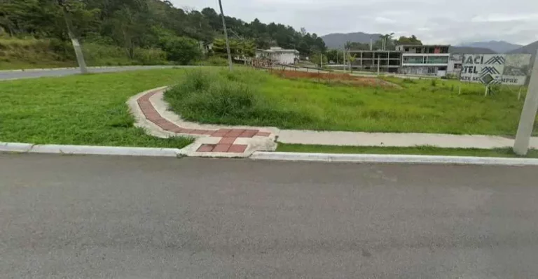 Imagem Terreno de esquina com 543,58 m² no Bairro da Barra em Balneário Camboriú SC