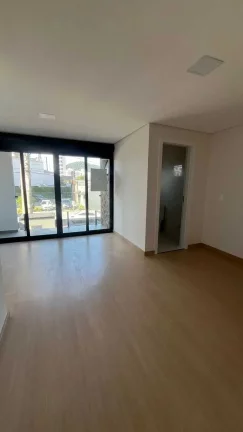 Imagem Geminado alto padrão com 3 suítes sendo 1 master e 2 vagas de garagem - Saguaçu | Joinville/SC