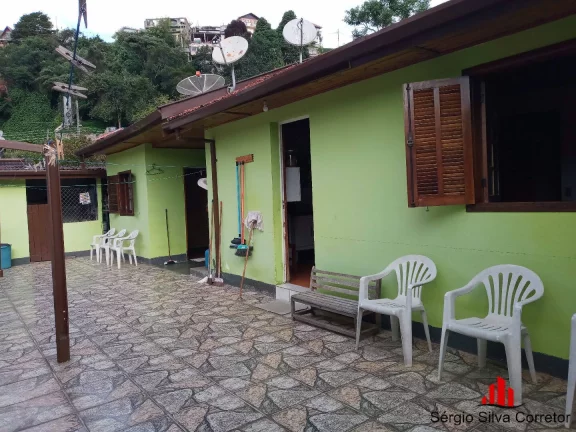 Imagem Casa Para Venda Com 03 Dormitórios, na Vila Britania em Campos do Jordão.