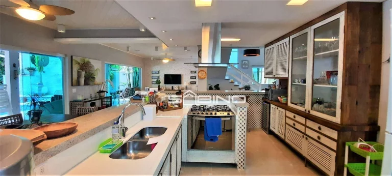 Imagem Casa para à venda na Riviera, com 5 dormitórios sendo 5 suítes, 329m² área construída 3 vagas