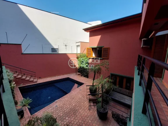 Imagem Charmosa e elegante casa em estilo praiano, com muitas janelas, bem iluminada e arejada disponível ...