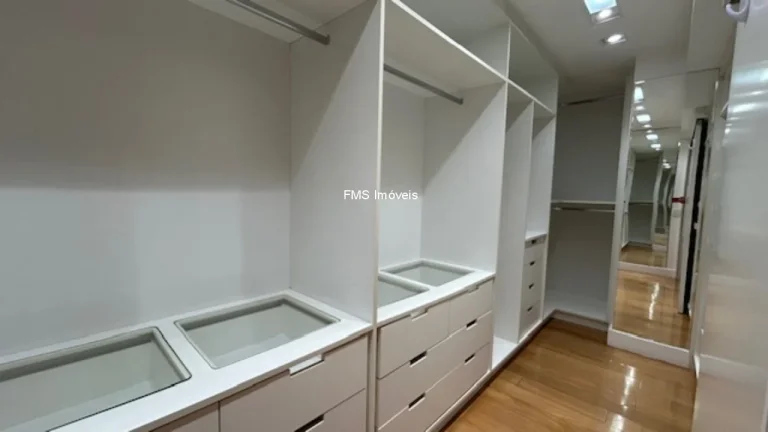 Imagem Imperdível oportunidade: Apartamento de luxo com 3 quartos e 3 suítes em Moema, São Paulo - 210m² e 3 vagas de garagem!