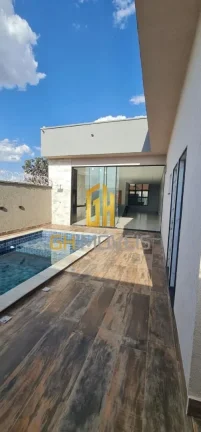 Imagem Casa com 3 quartos no Setor Faiçalville em terreno com 378m² com 221,38m² de área construída po...