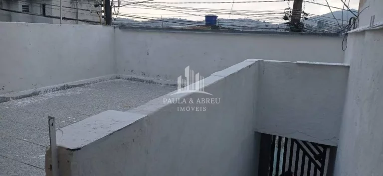 Imagem Casa com Escritura, 2 Dormitórios 1 Banheiro, 1 Vaga, Quintal grande, 2 Cômodos pequenos, Lavanderia, no Jardim Zaíra 3, Mauá-SP