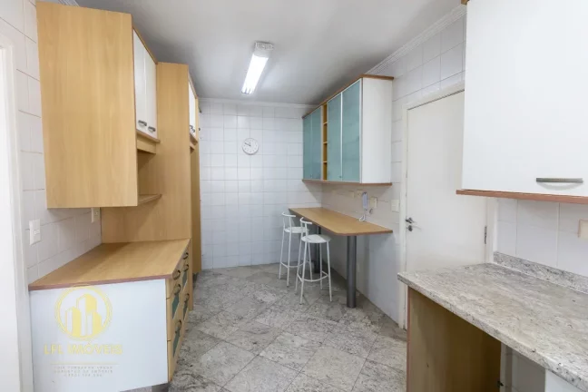 Imagem Muito espaço e privacidade no coração do Itaim Bibi: apartamento para locação, com 3 dormitórios e 3 vagas.