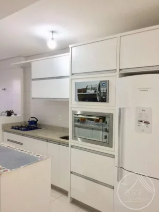 Imagem Vendo apartamento em Bairro Arreias São José SC, de três dormitórios, suíte, duas vagas livres, cozinha e área de serviço mobiliados.