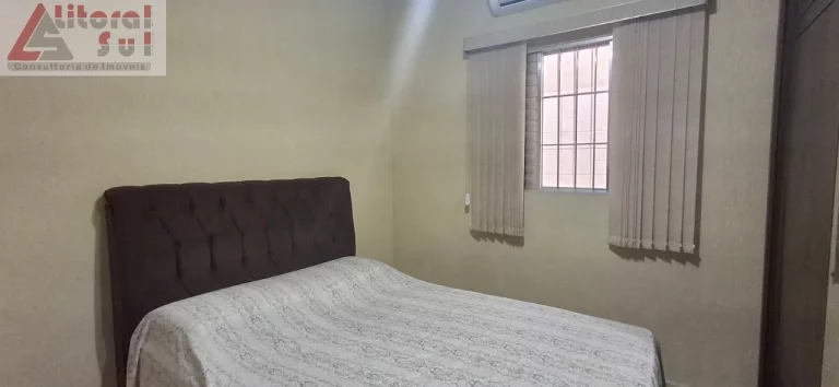 Imagem Casa à venda em Praia Grande-SP, bairro Vilamar, 2 quartos, 1 suíte, 1 sala, 2 banheiros, 95m². Confira já!