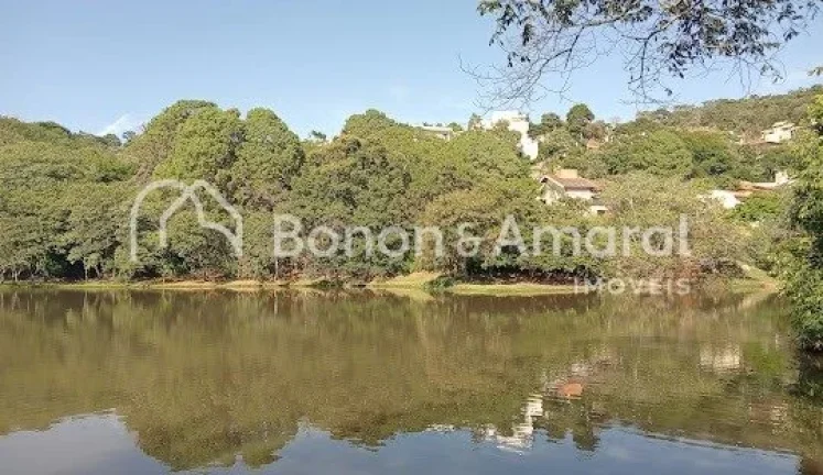 Imagem O lote tem 618 m² em declive, localizado ao lado da mata, garantindo contato direto com a natureza,...