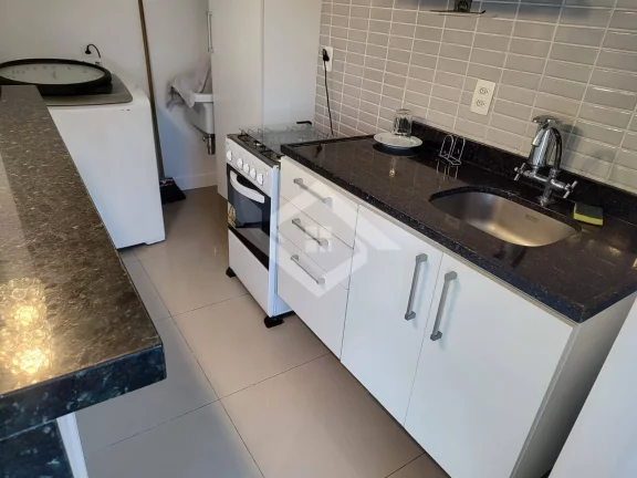 Imagem Apartamento com 2 qts mobiliado 72m² suíte e varandão - Barra da Tijuca
