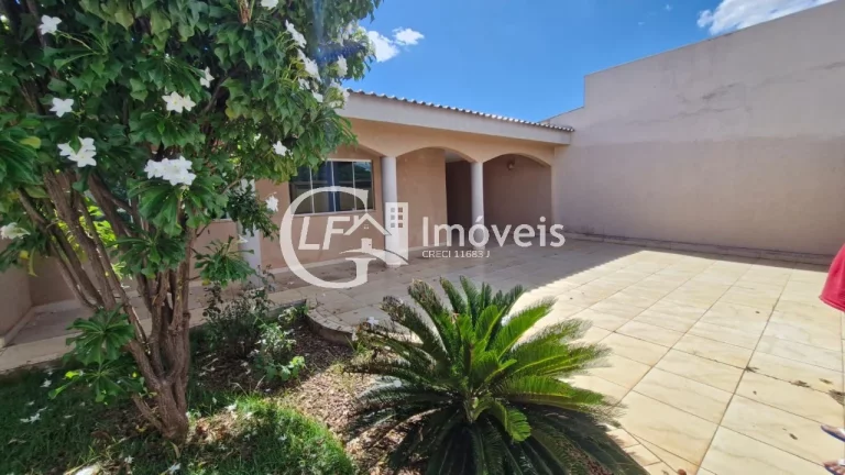 Imagem Oportunidade Única: Casa Comercial à Venda em Campo Grande-MS, Vila Ipiranga - 2 quartos, 1 suíte, 3 salas, 2 banheiros, 1 vaga de garagem, 247,72 m².