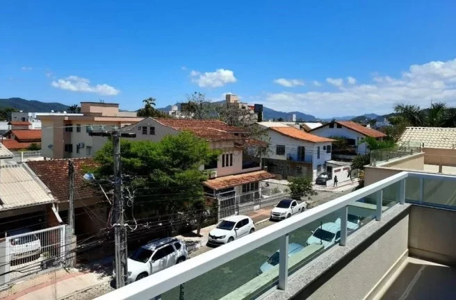 Imagem Sobrado triplex no Centro de Balneário Camboriú.