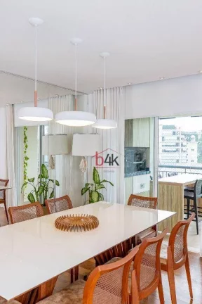 Imagem Apartamento à Venda Reformado de 171m² na Av. Washington Luíz - Alto da Boa Vista.