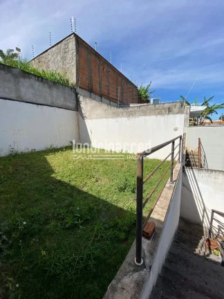 Imagem Ótima casa na Zona Oeste com 3 dormitórios, suíte, 2 vagas de garagem, 77m² construídos e terreno de 184m² em localização em crescimento.