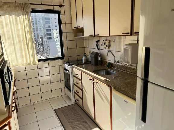 Imagem Apartamento mobiliado com 3 dormitórios sendo 1 suíte e 2 vagas de garagem em Itapema/SC