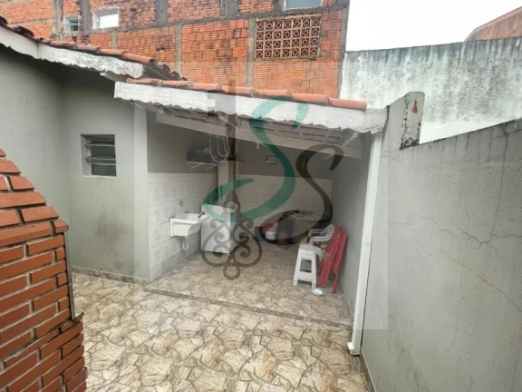 Imagem Venda de casa no Parque Residencial Vila União, Campinas. 2 dormitórios, sala, cozinha, lavanderia, banheiro, vaga de garagem.