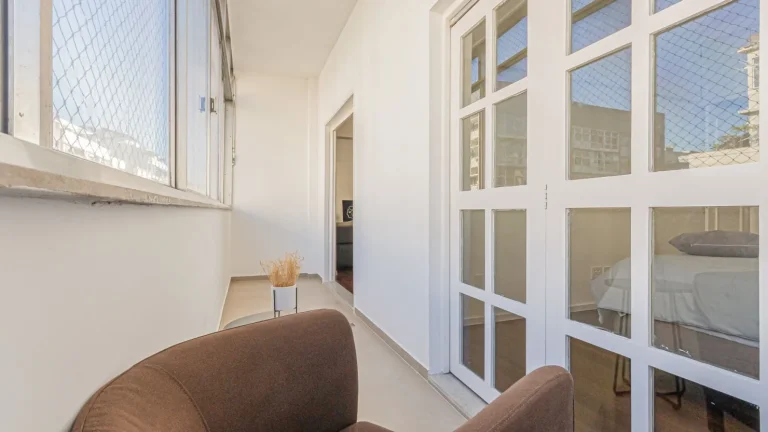 Imagem Apartamento 139M², 2Q, 1 Banheiro, 1 Vaga, Varanda, Armários.