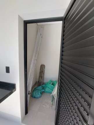 Imagem CASA DE ESQUINA - EXCELENTE ACABAMENTO - CONDOMÍNIO JARDIM DOS LÍRIOS - PAULÍNIA