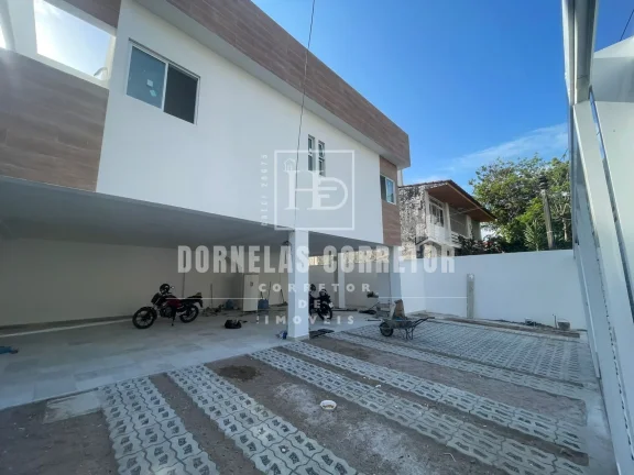 Imagem Casa com 2 Suítes na Rua do Shopping - Localização Privilegiada e Conforto Garantido!