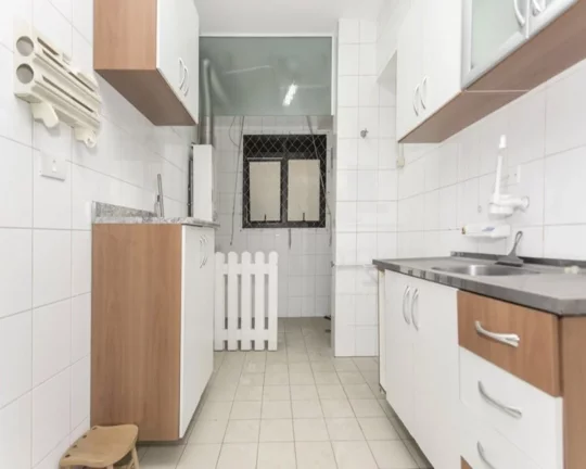 Imagem Apartamento com living para 02 ambientes, piso de tacos, 03 dormitórios, armários embutidos, banhe...