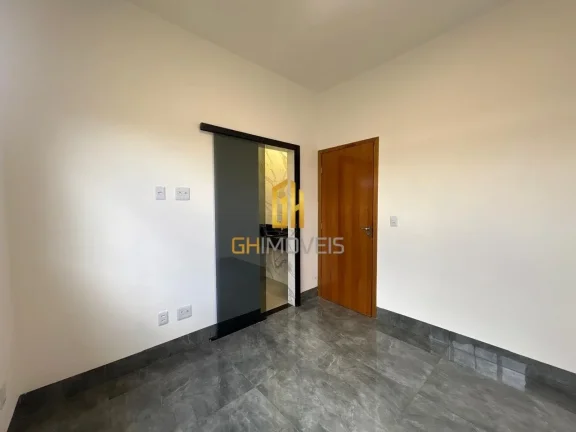 Imagem Casa com 3 quartos no American Park, em terreno com 180m² com 126m² de área construída possui:

...