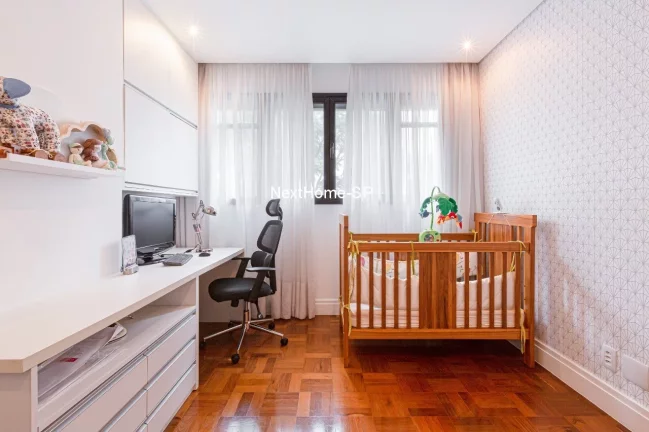 Imagem Apartamento de 198m ao lado do Parque Triano com 3 suítes amplo living, lavabo, cozinha, área de serviço e 1 vaga