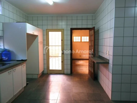 Imagem Linda casa à venda em condomínio fechado na região nobre de Sousas, a casa compõe:
4 quartos tod...