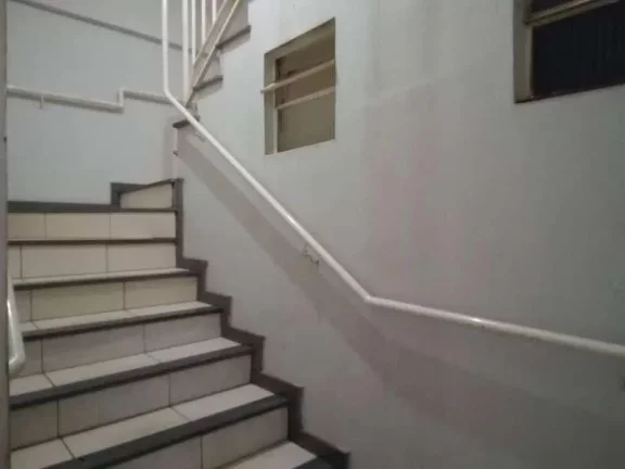 Imagem Prédio com dois apartamentos, ponto comercial e terraço com capacidade para expansão de mais dois andares.