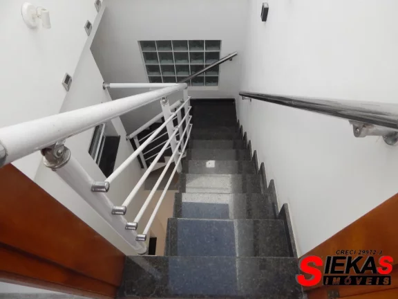 Imagem Casa à venda na Penha, São Paulo-SP com 3 quartos, 3 suítes e 6 vagas de garagem!