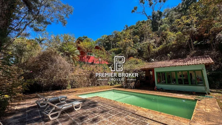 Imagem Casa com 4 dormitórios à venda, 230 m² por R$ 690.000,00 - Zona Rural - Teresópolis/RJ