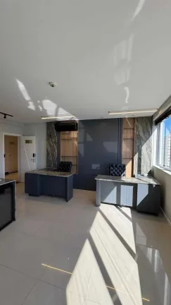 Imagem Sala comercial frente mar e mobiliada com 38,50m² e 1 vaga em Meia Praia -Itapema/SC