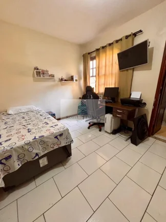 Imagem Casa em Condomínio de Luxo à Venda em Curicica, Rio de Janeiro-RJ: 2 Quartos, 2 Suítes, 1 Sala, 3 Banheiros, 1 Vaga de Garagem, 77m².