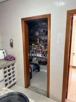 Imagem CASA EM CONDOMÍNIO COM MOVEIS PLANEJADOS E COM VISTA PARA "PEDRA GRANDE" EM ATIBAIA.