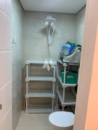 Imagem Sobrado 100% Reformado, 168m², 3 Dormitórios sendo 2 suítes , 2 vagas de garagem e no bairro do Boqueirão