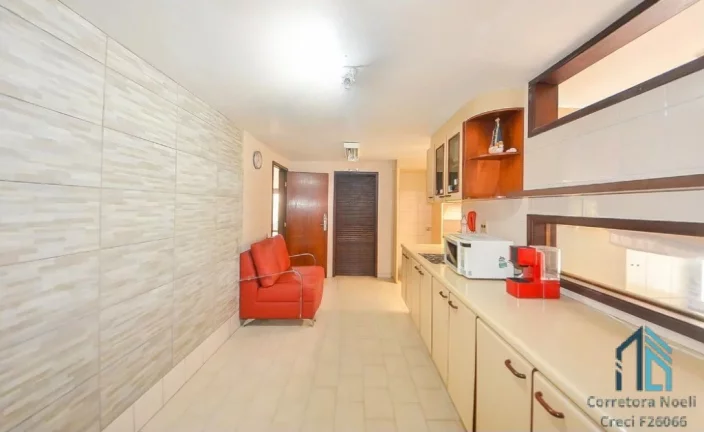 Imagem Casa com edícula a venda, 04 quartos sendo 02 suítes, no Bairro Guabirotuba em Curitiba PR