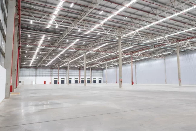 Imagem Galpão logístico Comercial para Locação em Extrema-MG: Centro, 12 Vagas, 2.929,21 m² de Área.