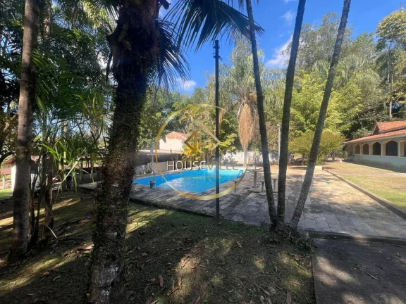 Imagem Chácara em Jacareí, 3 Casas (Sendo 10 Dormitórios), 108.900m².
