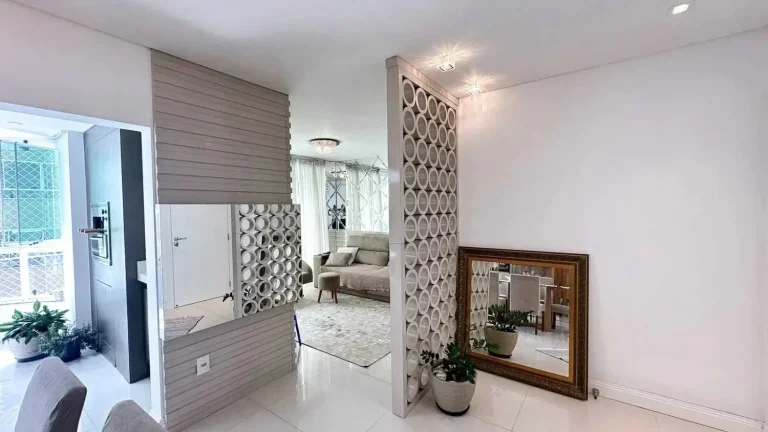 Imagem Apartamento com 4 dormitórios sendo 2 suítes e 2 vagas de garagem no centro de Balneário Camboriú