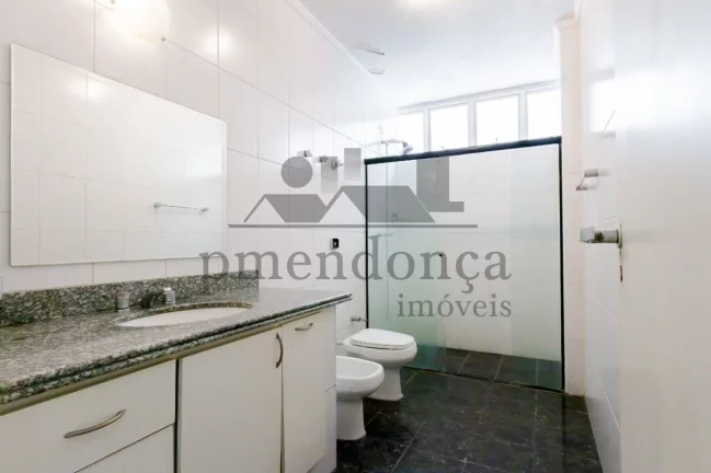 Imagem Apartamento com ambientes amplos, bem distribuído e ventilado, sala com 3 ambientes com terraço, l...