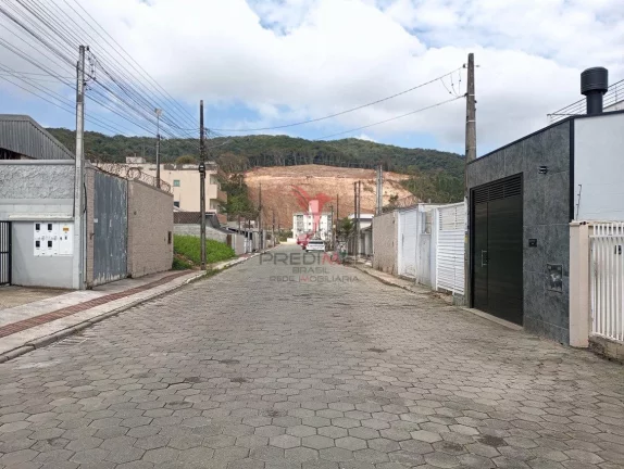 Imagem Casa no Bairro Santa Regina: Terreno Inteiro e Muito Espaço