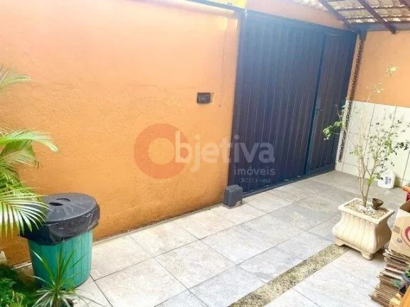 Imagem Casa independente duplex a venda com 3 quartos - Palmeiras - Cabo Frio/RJ