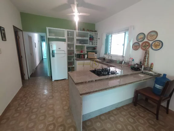 Imagem Casa a 500m da Praia de Peruibe, 4 dorms perto de toda rede comercial