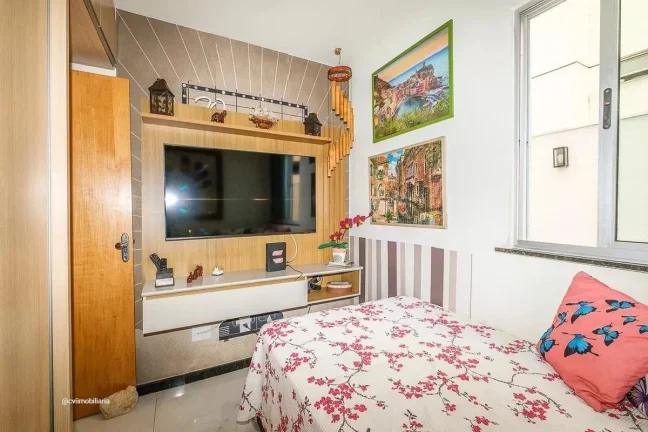 Imagem Imóvel amplo à venda com 3 quartos, sendo 1 suíte, e 2 banheiros no total. Este imóvel está bem...